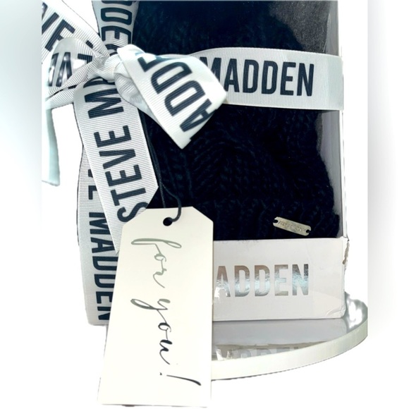 Steve Madden Women's Hat & Scarf Set Black/Gray, One Size, NWT - Picture 3 of 8